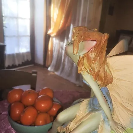 La Chaumiere Et Sa Roulotte