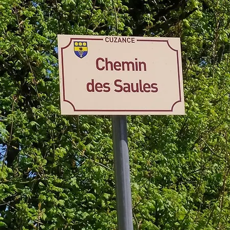 La Chaumiere Et Sa Roulotte