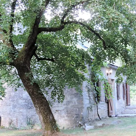 La Chaumiere Et Sa Roulotte