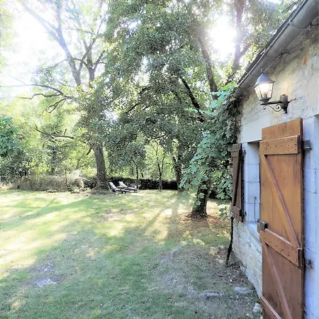 La Chaumiere Et Sa Roulotte Cuzance