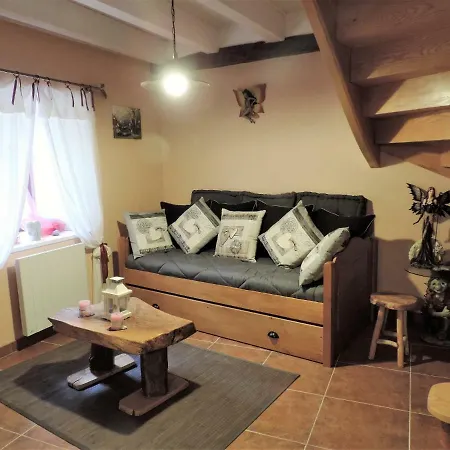بيت للعطل La Chaumiere Et Sa Roulotte