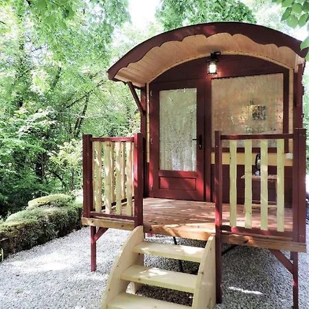 بيت للعطل La Chaumiere Et Sa Roulotte