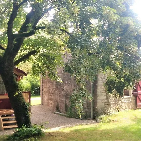 La Chaumiere Et Sa Roulotte