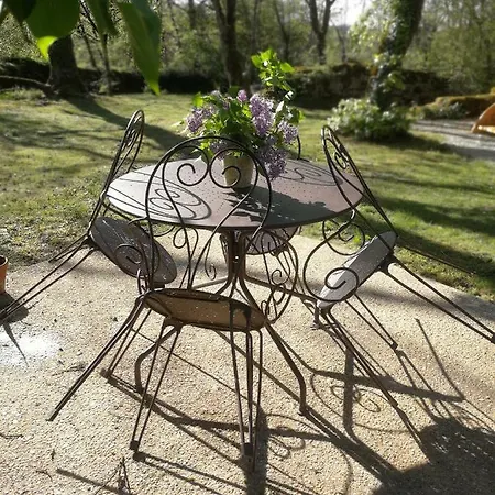 La Chaumiere Et Sa Roulotte